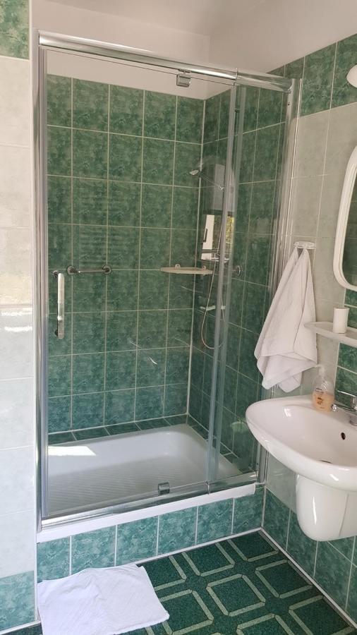 Hotel Alicja Lodz  Ngoại thất bức ảnh