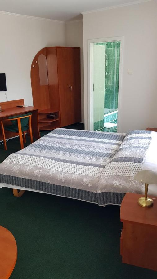 Hotel Alicja Lodz  Ngoại thất bức ảnh