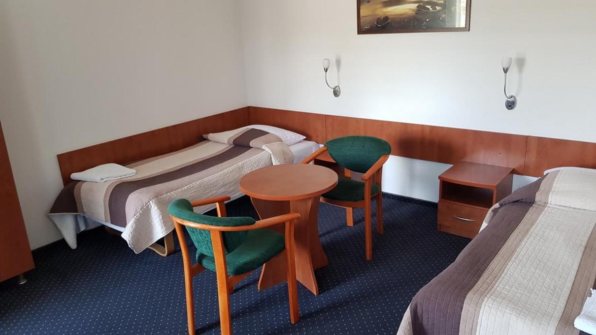 Hotel Alicja Lodz  Ngoại thất bức ảnh